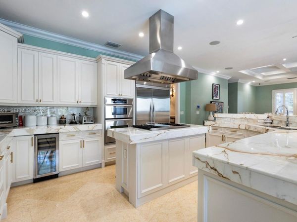 10601 SW 72nd Ct, Pinecrest, FL 33156