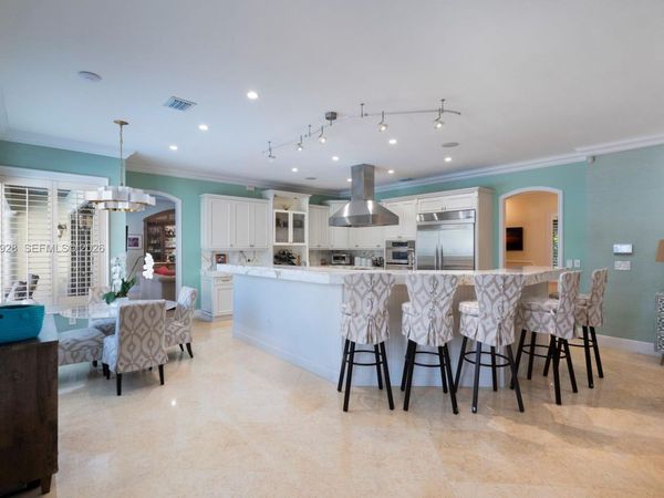 10601 SW 72nd Ct, Pinecrest, FL 33156