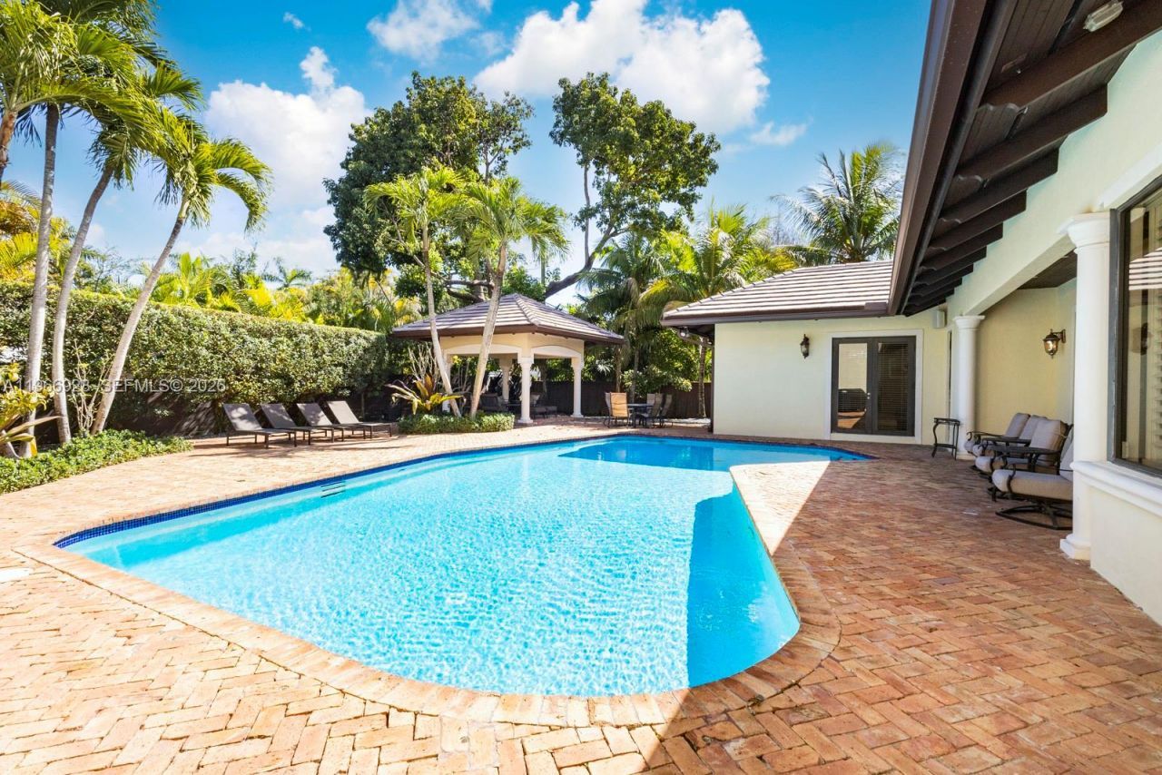 10601 SW 72nd Ct, Pinecrest, FL 33156 Photo