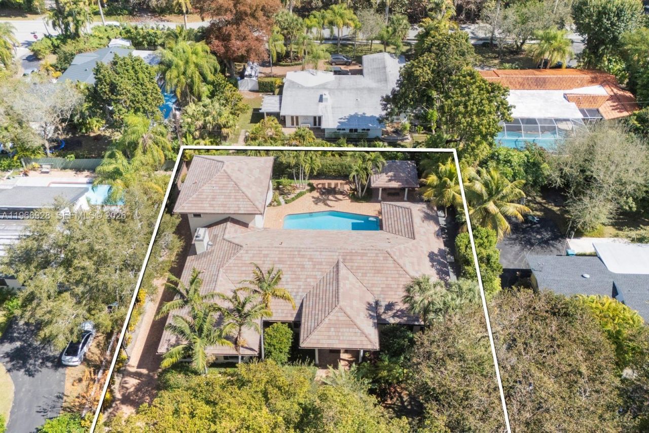 10601 SW 72nd Ct, Pinecrest, FL 33156 Photo