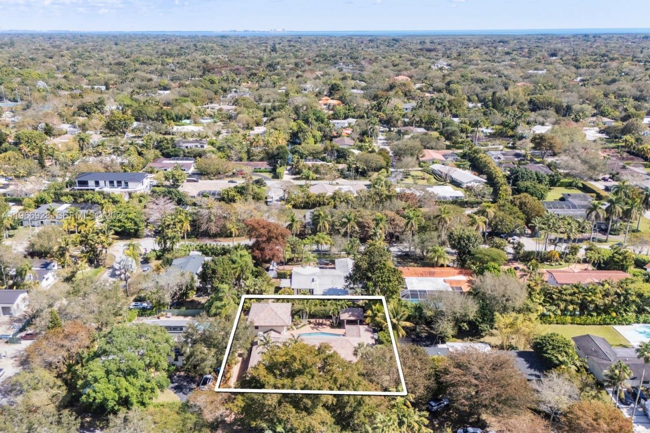 10601 SW 72nd Ct, Pinecrest, FL 33156 Photo