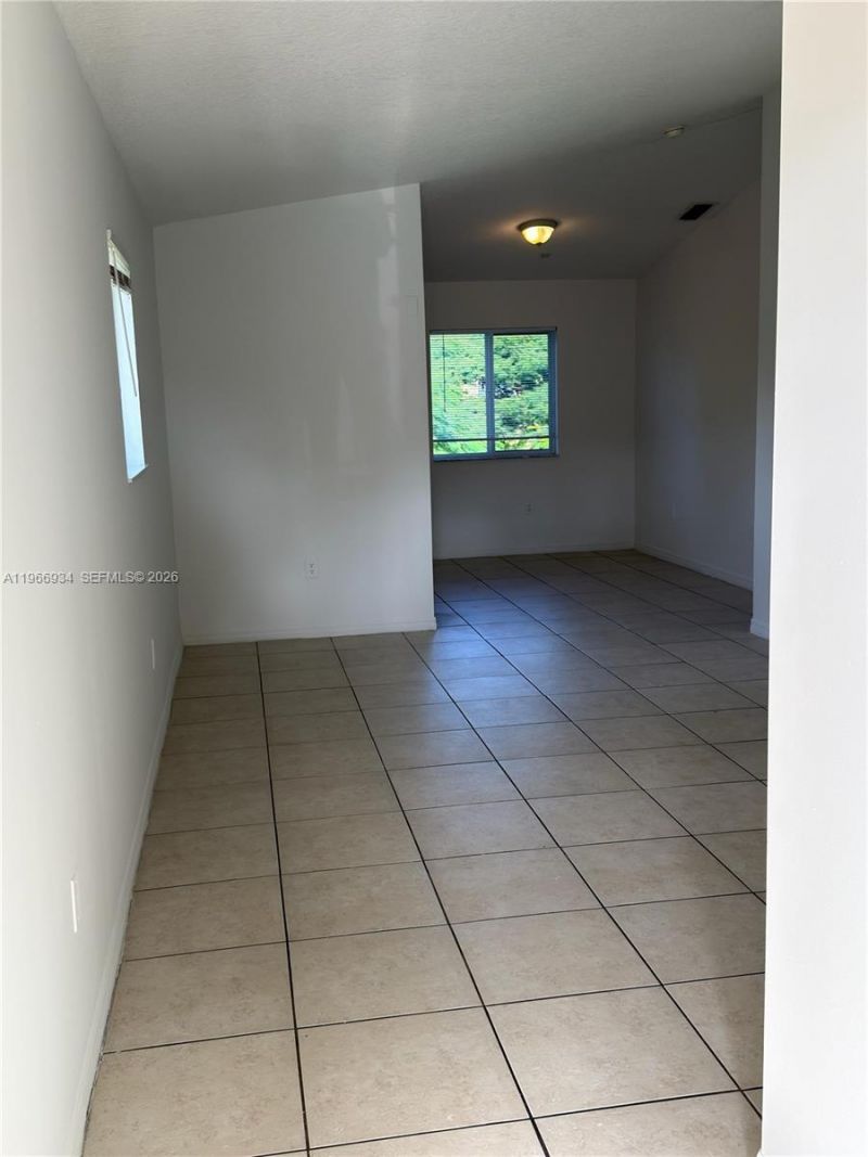 930 NE 34th Ave , Unit 201, Homestead, FL 33033 Photo