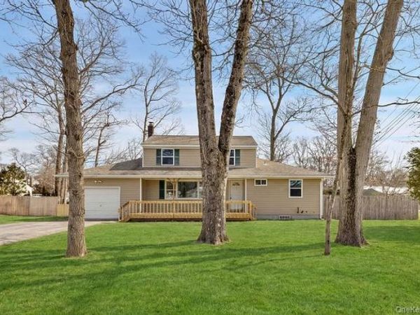 15 Gardiners Road, Sound Beach, NY 11789