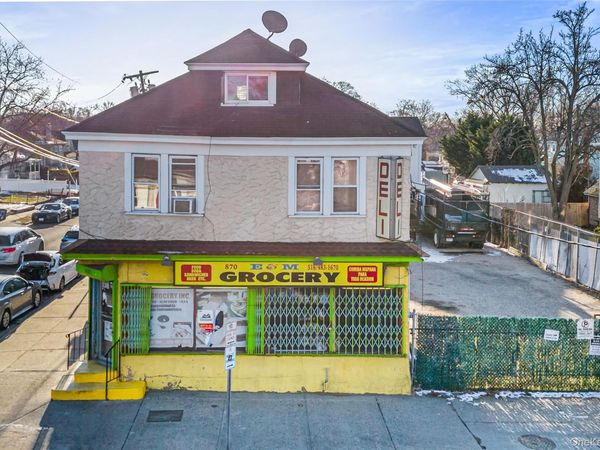 870 Nassau Road, Uniondale, NY 11553