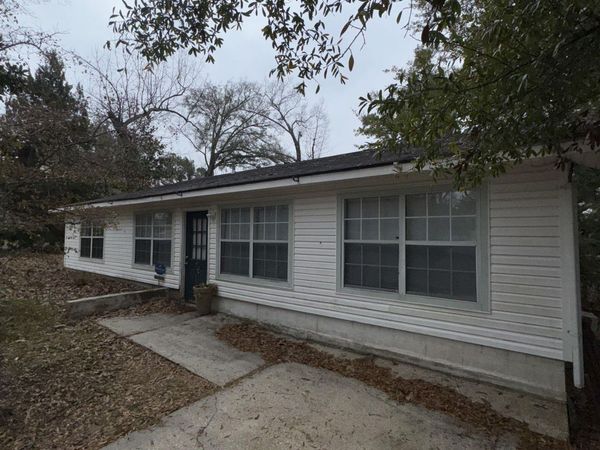 58 Nichols Avenue, Fairhope, AL 36532