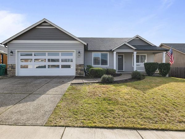 631 Nottingham Terrace, Eagle Point, OR 97524