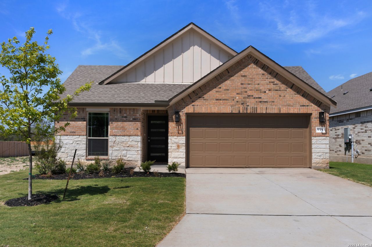 939 Creek Bed Drive, New Braunfels, TX 78130 Main Photo