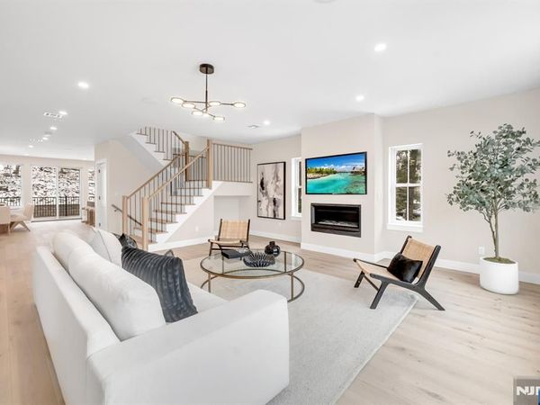 188 Broadway 1, Unit 1, WOODCLIFF LAKE, NJ 07677