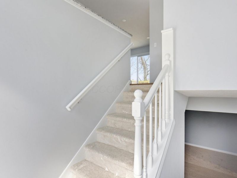 258 Rocky Fork Drive S, Columbus, OH 43230 Photo 2