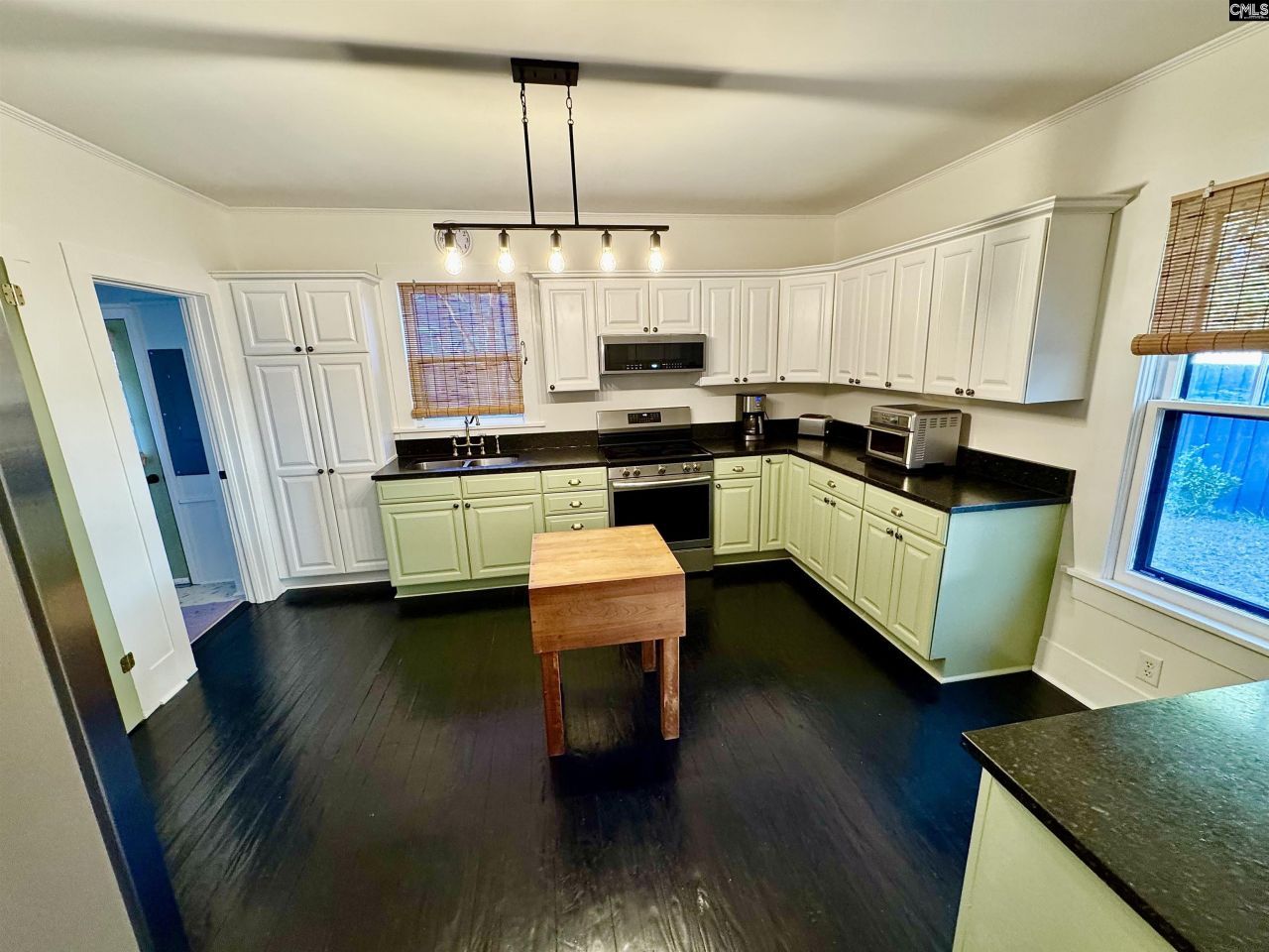 1010 Augusta Street Photo 8