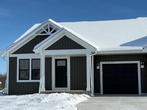 W219N16270 Primrose COURT, Jackson, WI 53037