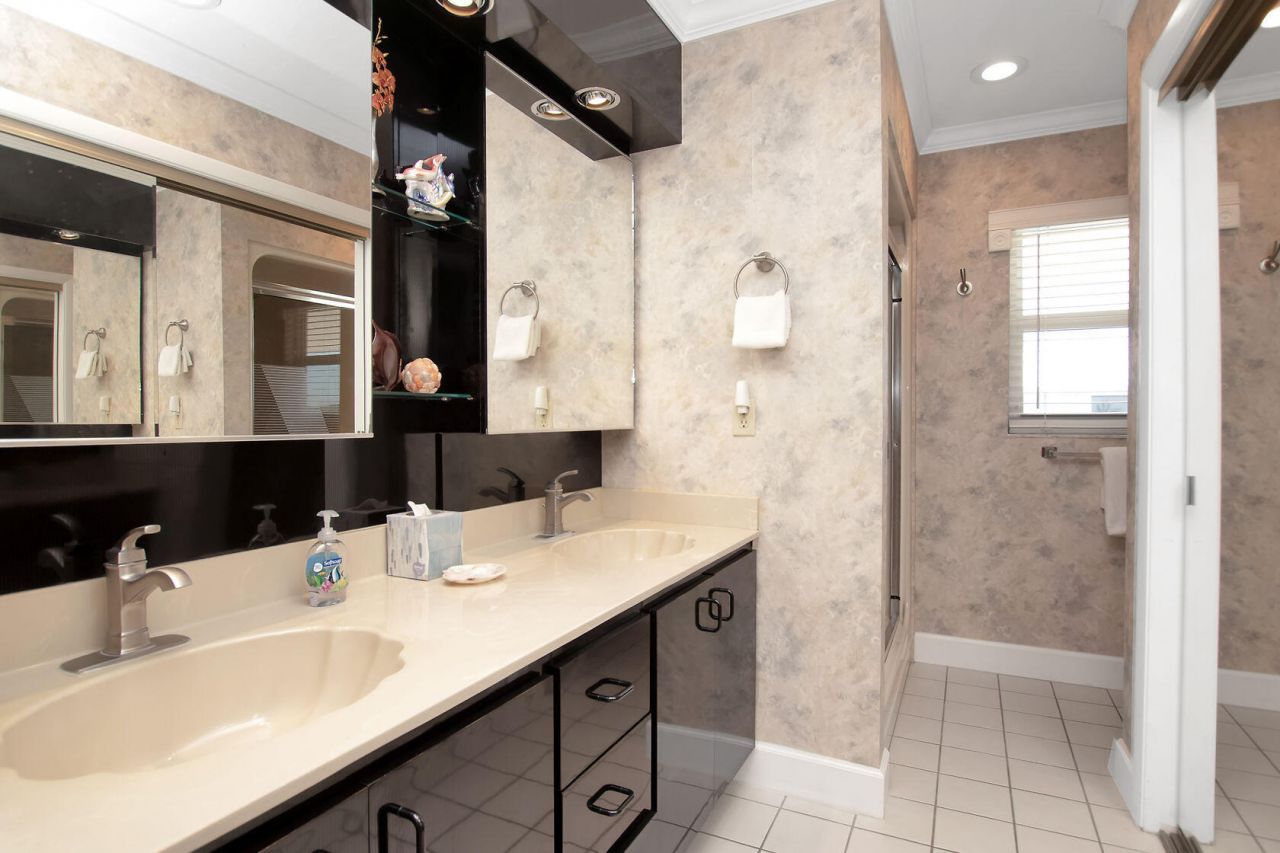 12690 Overseas Highway, Unit APT 210, Marathon, FL 33050 Photo