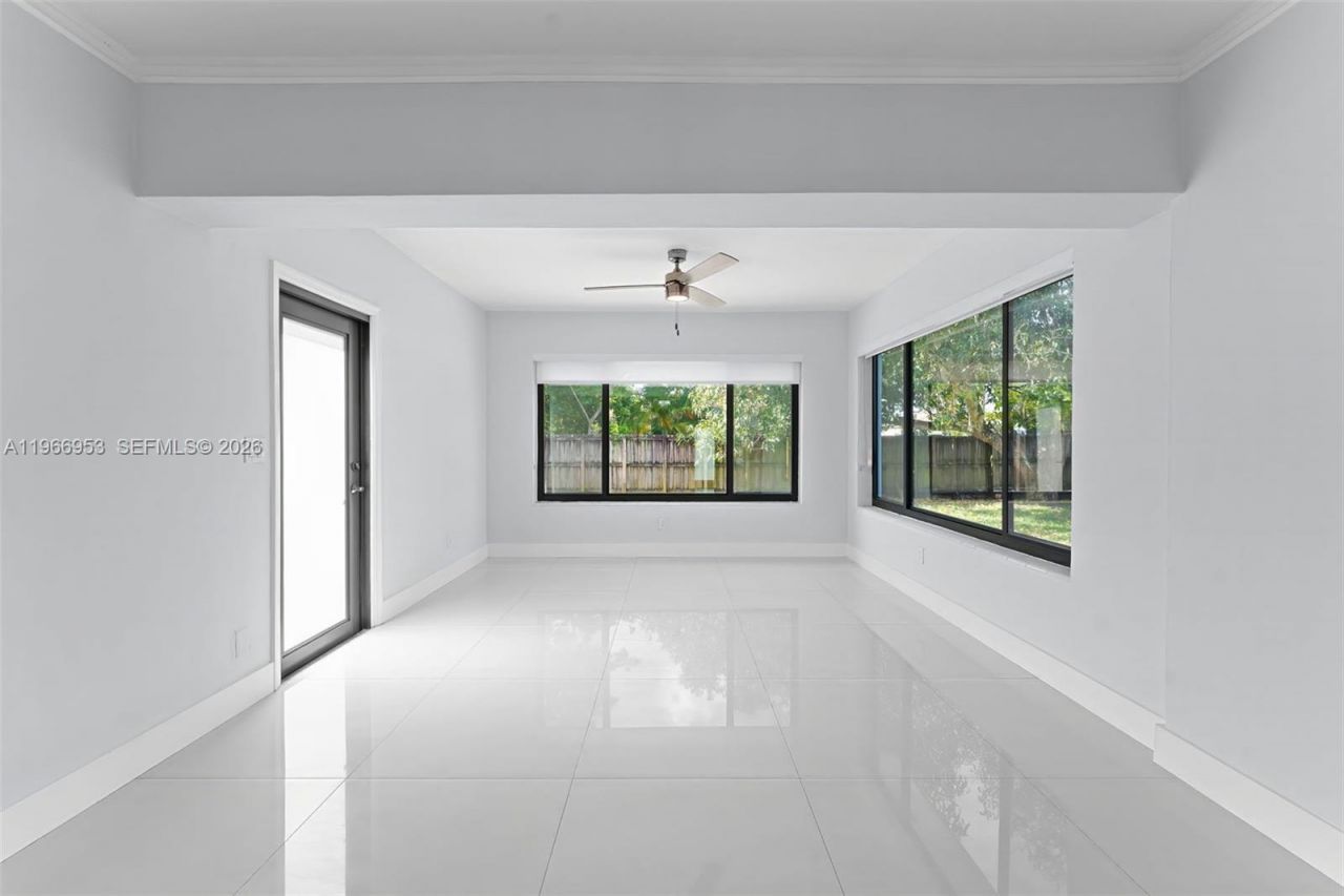 1998 NE 180th St, North Miami Beach, FL 33162 Photo