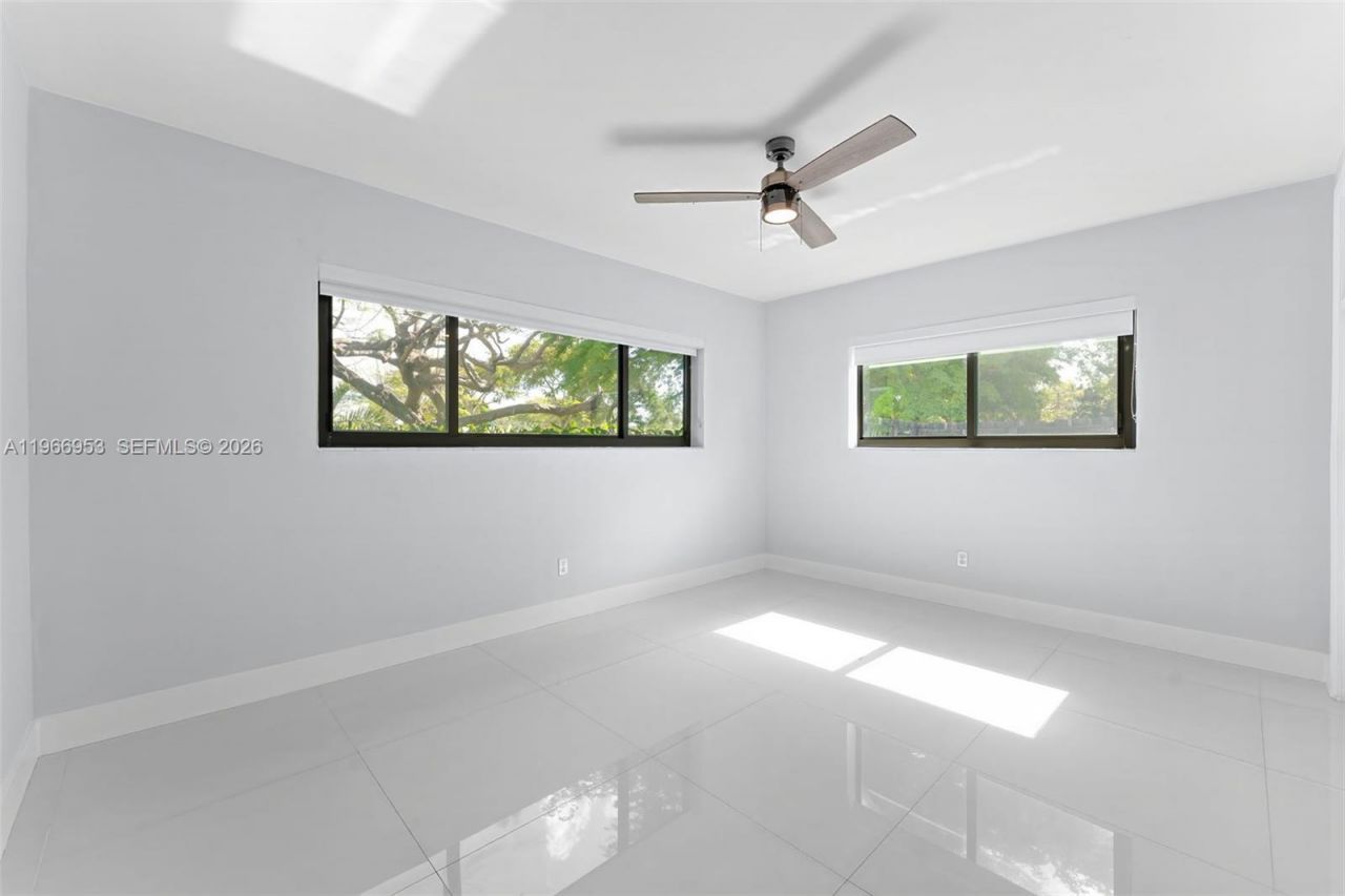 1998 NE 180th St, North Miami Beach, FL 33162 Photo