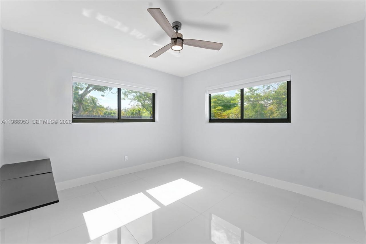 1998 NE 180th St, North Miami Beach, FL 33162 Photo
