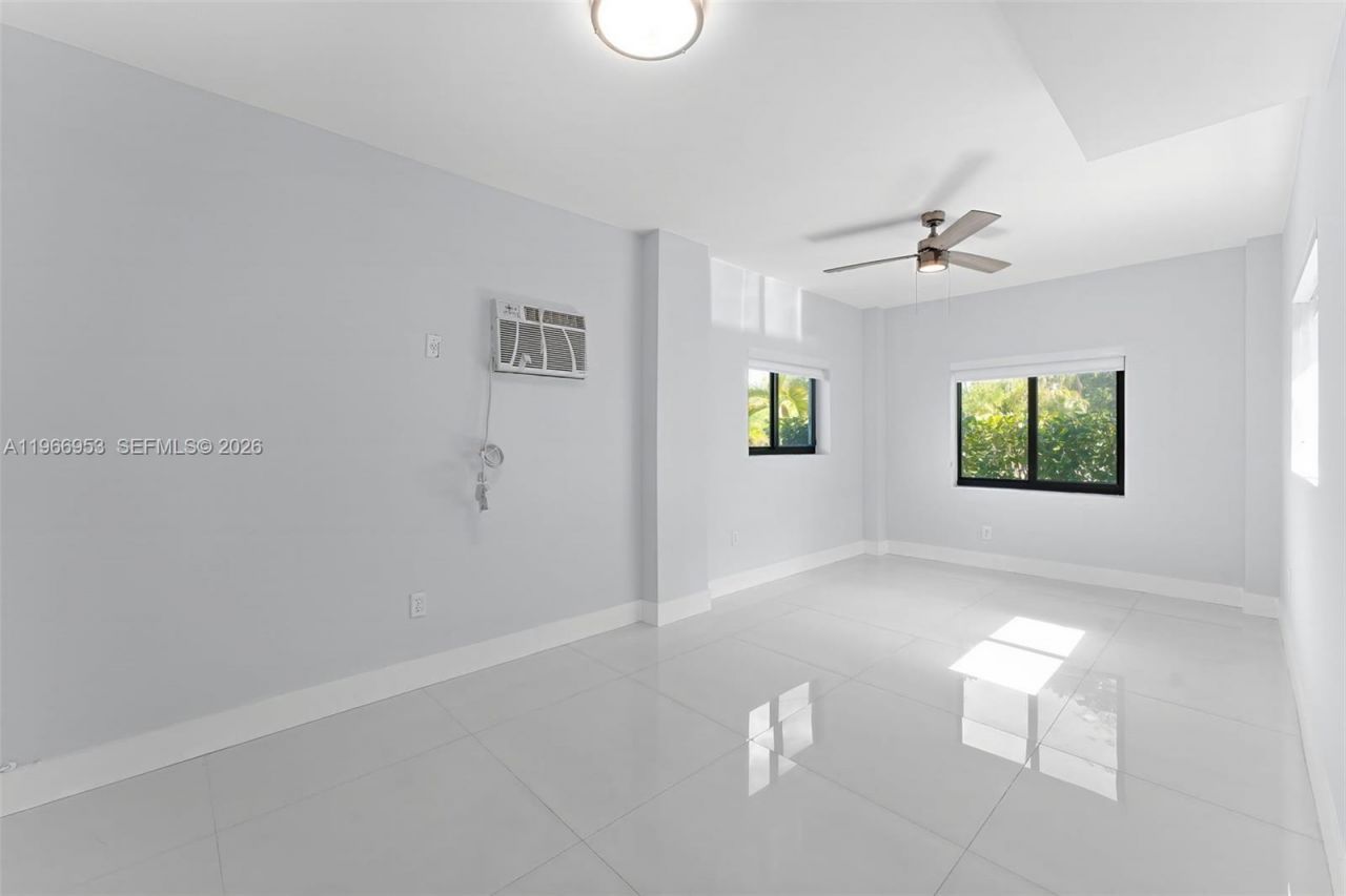 1998 NE 180th St, North Miami Beach, FL 33162 Photo