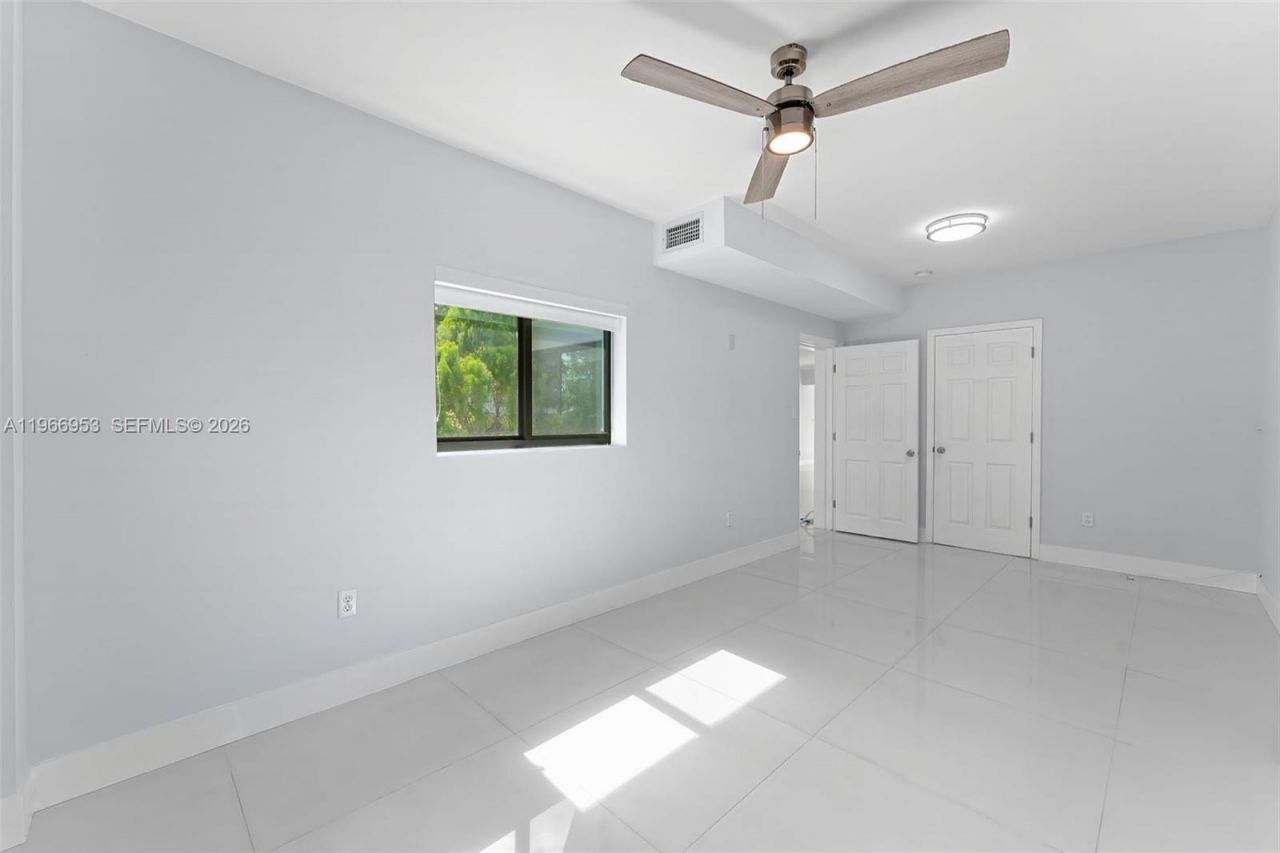 1998 NE 180th St, North Miami Beach, FL 33162 Photo