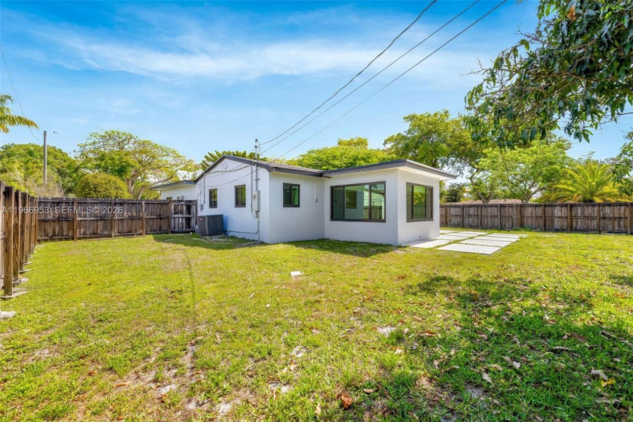 1998 NE 180th St, North Miami Beach, FL 33162 Photo