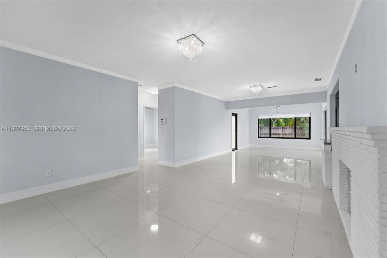 1998 NE 180th St, North Miami Beach, FL 33162 Photo
