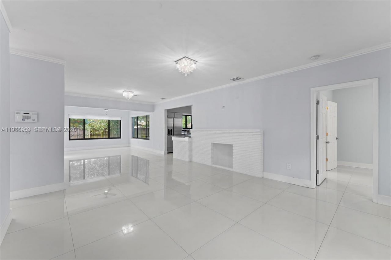 1998 NE 180th St, North Miami Beach, FL 33162 Photo