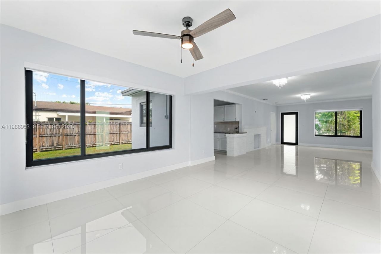 1998 NE 180th St, North Miami Beach, FL 33162 Photo