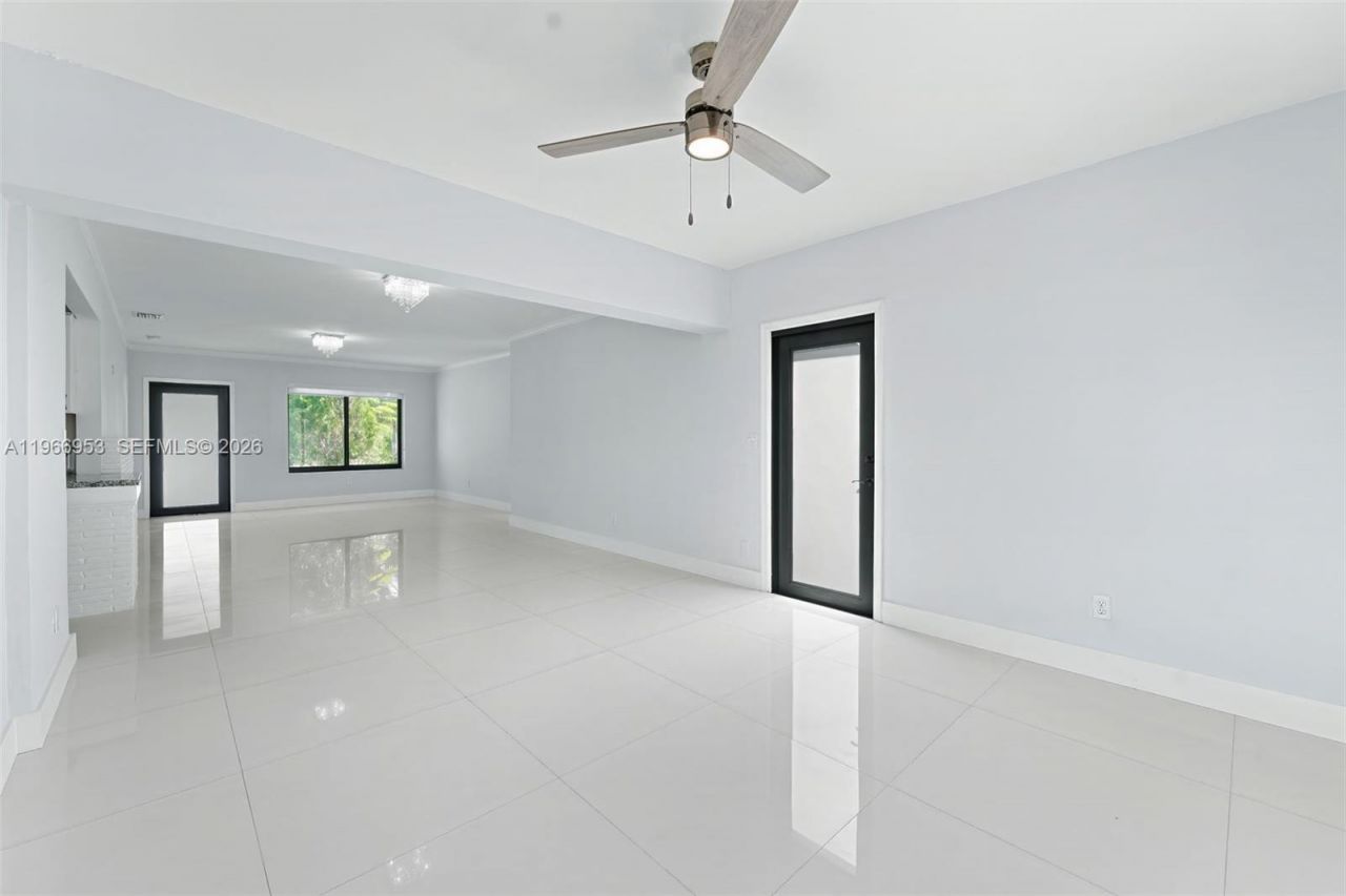 1998 NE 180th St, North Miami Beach, FL 33162 Photo