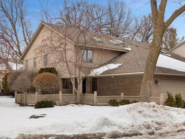 1135 Hollybrook Drive, Wayzata, MN 55391