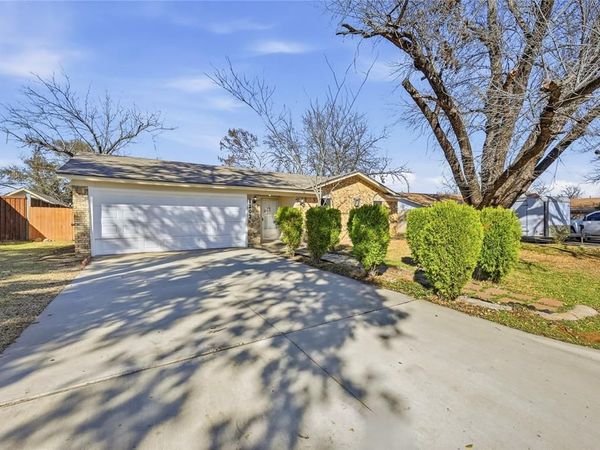 1203 Southmoor Drive, Arlington, TX 76010
