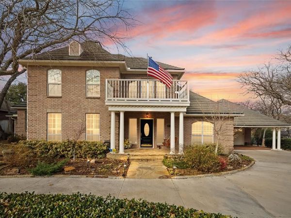 5000 Bridgewater Drive, Arlington, TX 76017