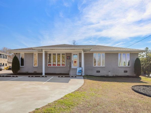 715 Cox Creek Pkwy, Florence, AL