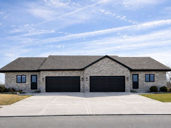 25136 S Westwind Drive, Channahon, IL 60410