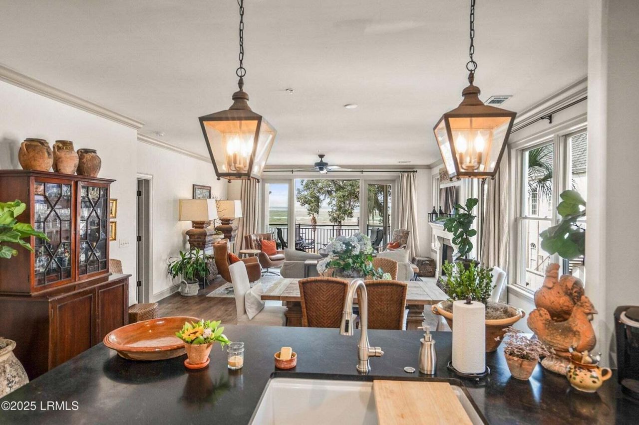 15 Sunset Boulevard Photo 10