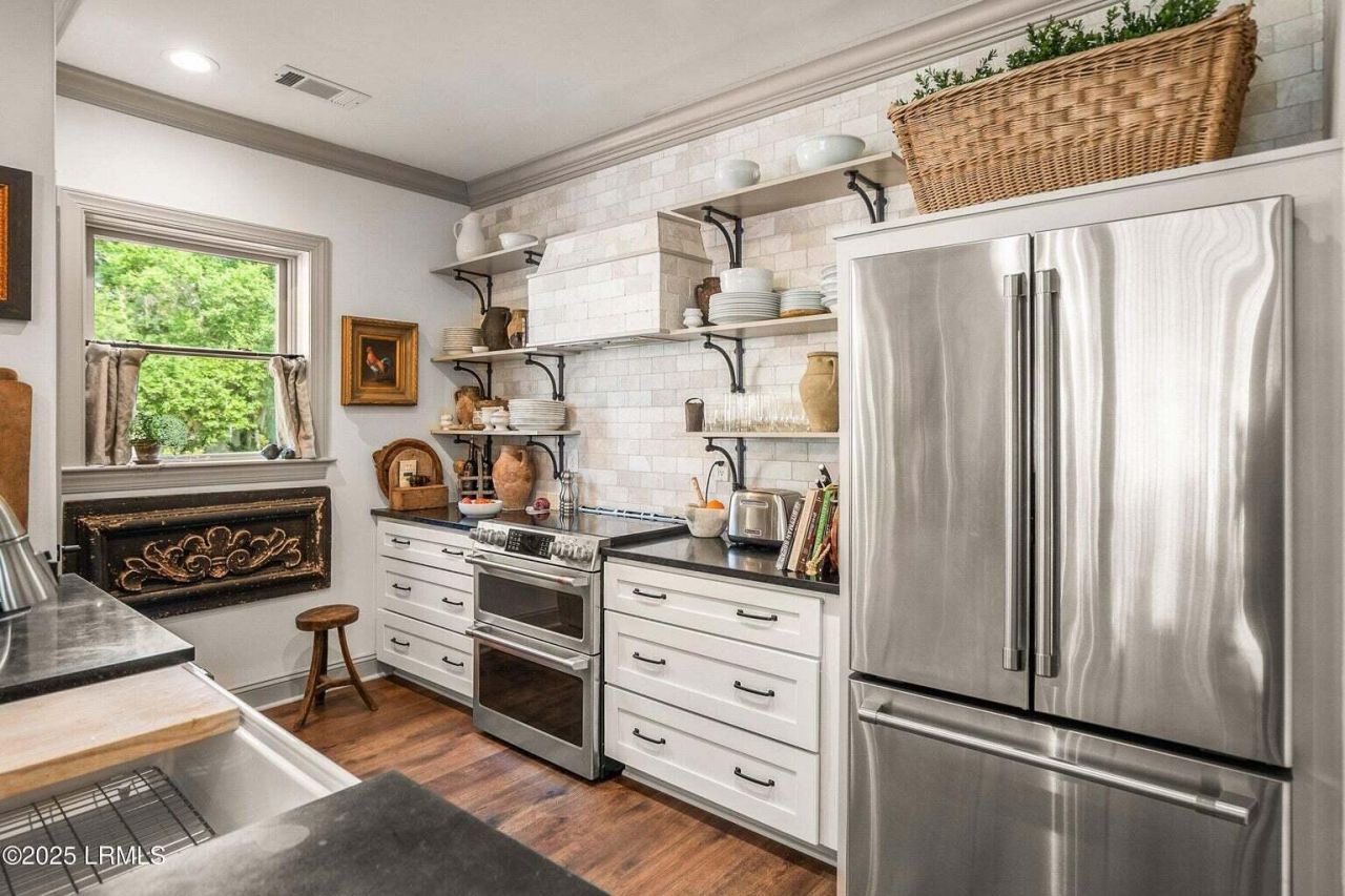 15 Sunset Boulevard Photo 11