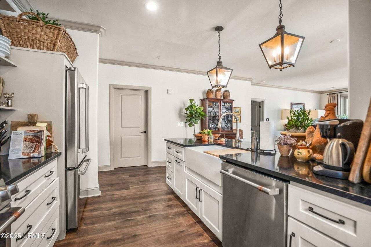 15 Sunset Boulevard Photo 13