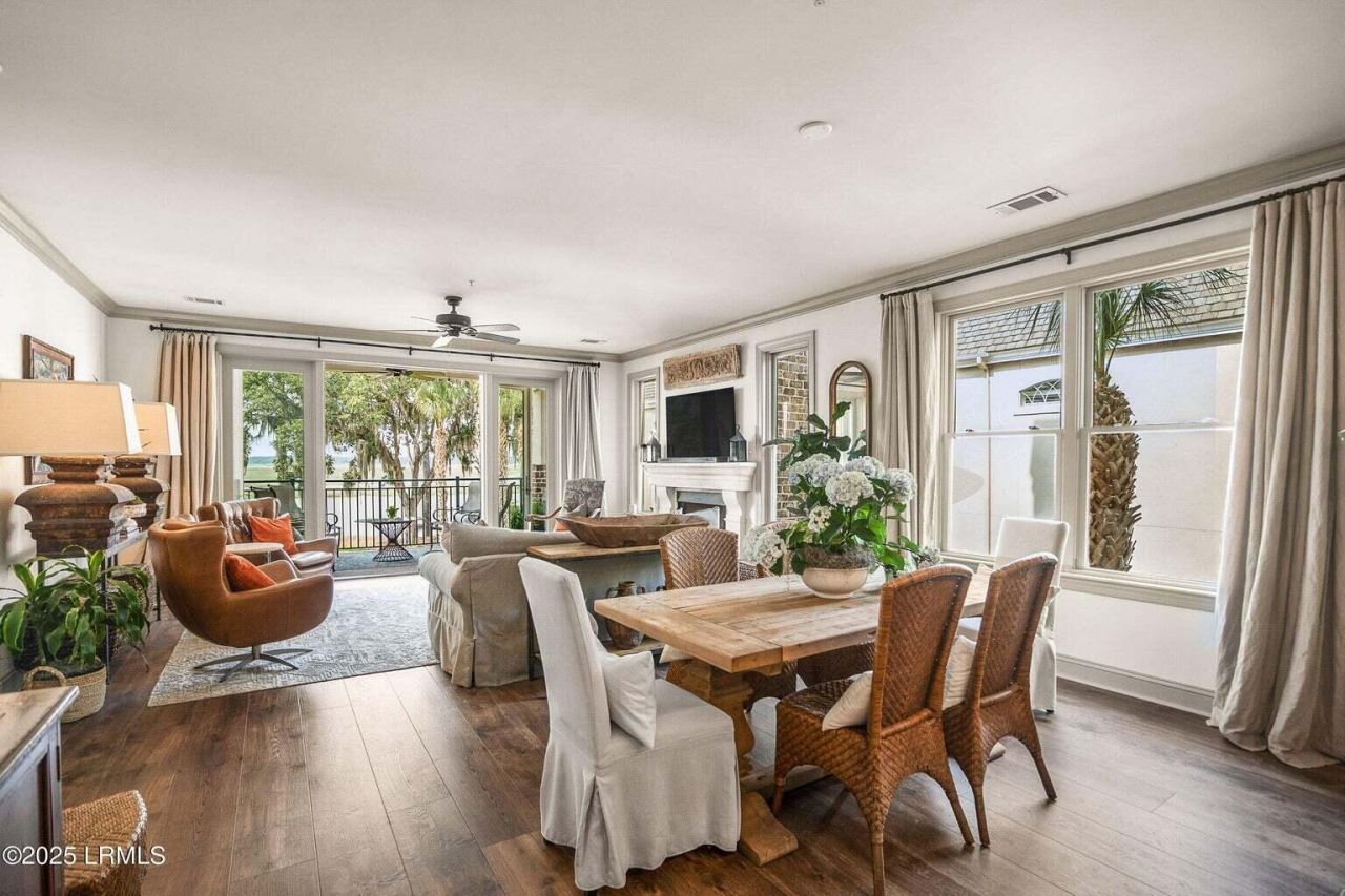 15 Sunset Boulevard Photo 15