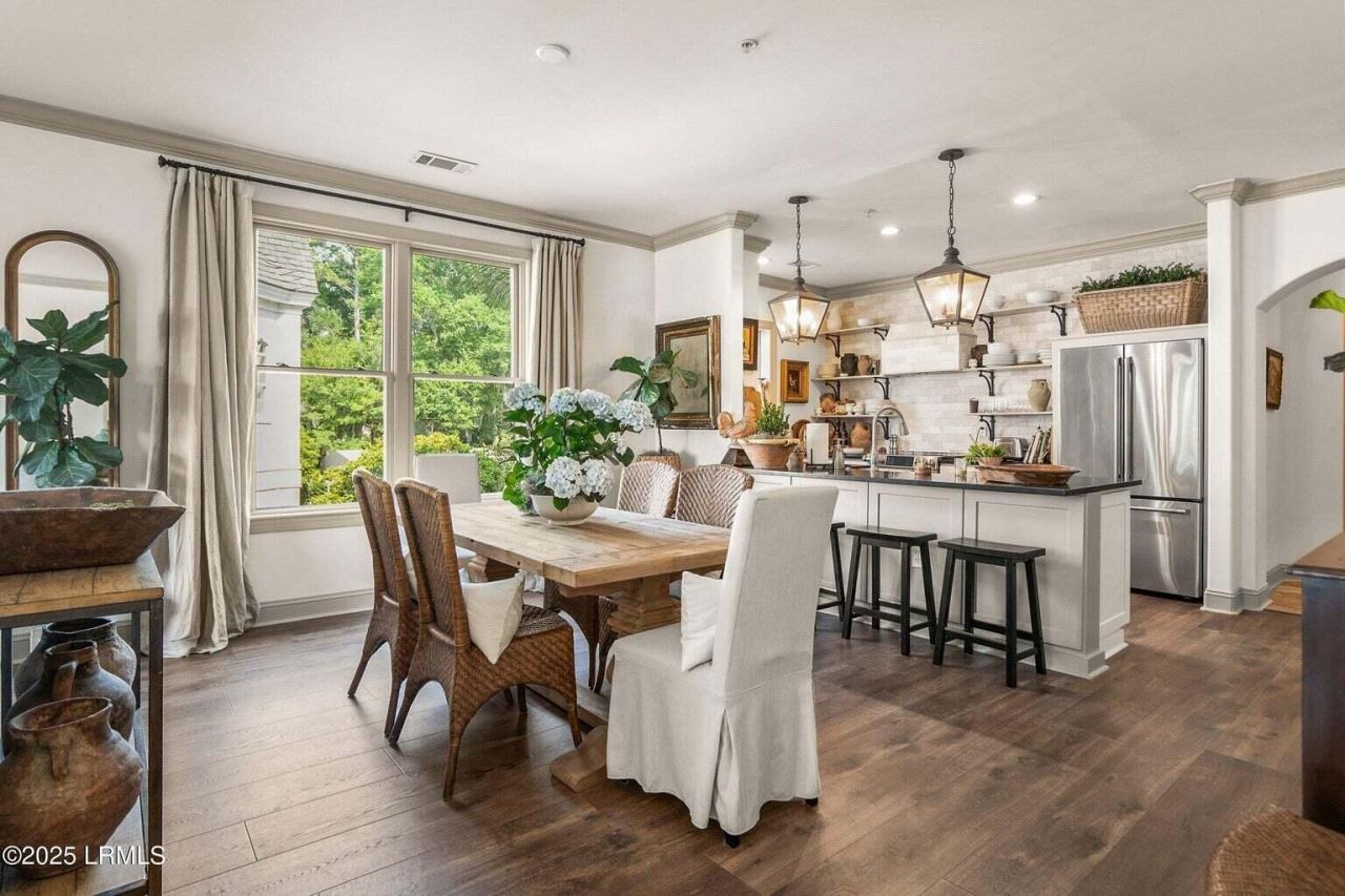 15 Sunset Boulevard Photo 16