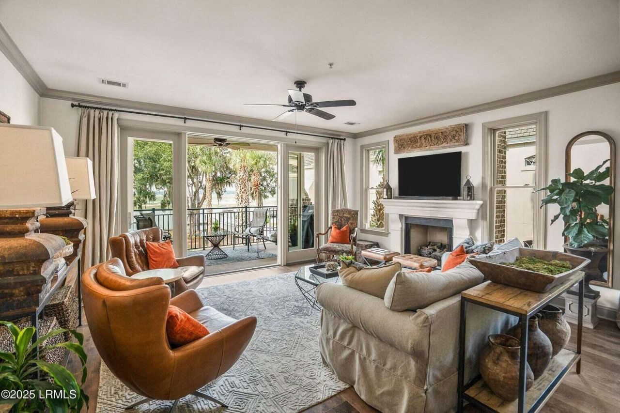 15 Sunset Boulevard Photo 17