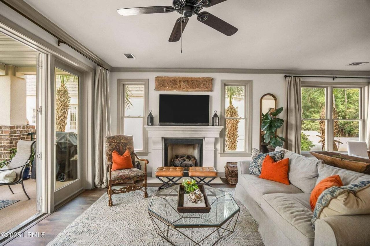 15 Sunset Boulevard Photo 18