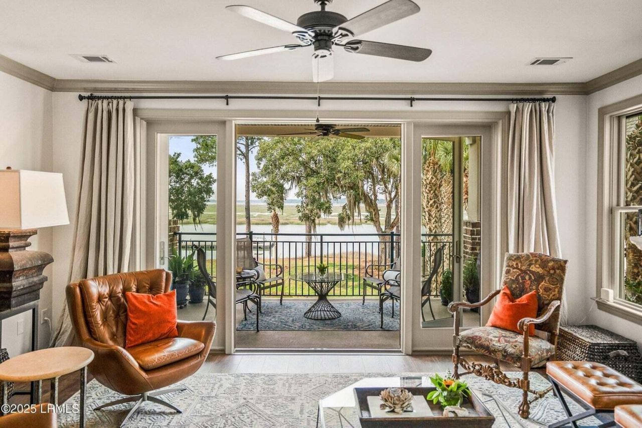 15 Sunset Boulevard Photo 19