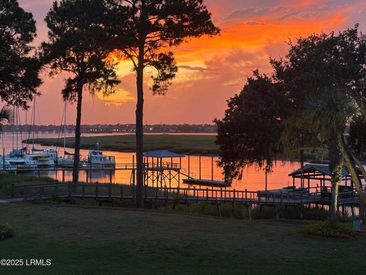 15 Sunset Boulevard Photo 25