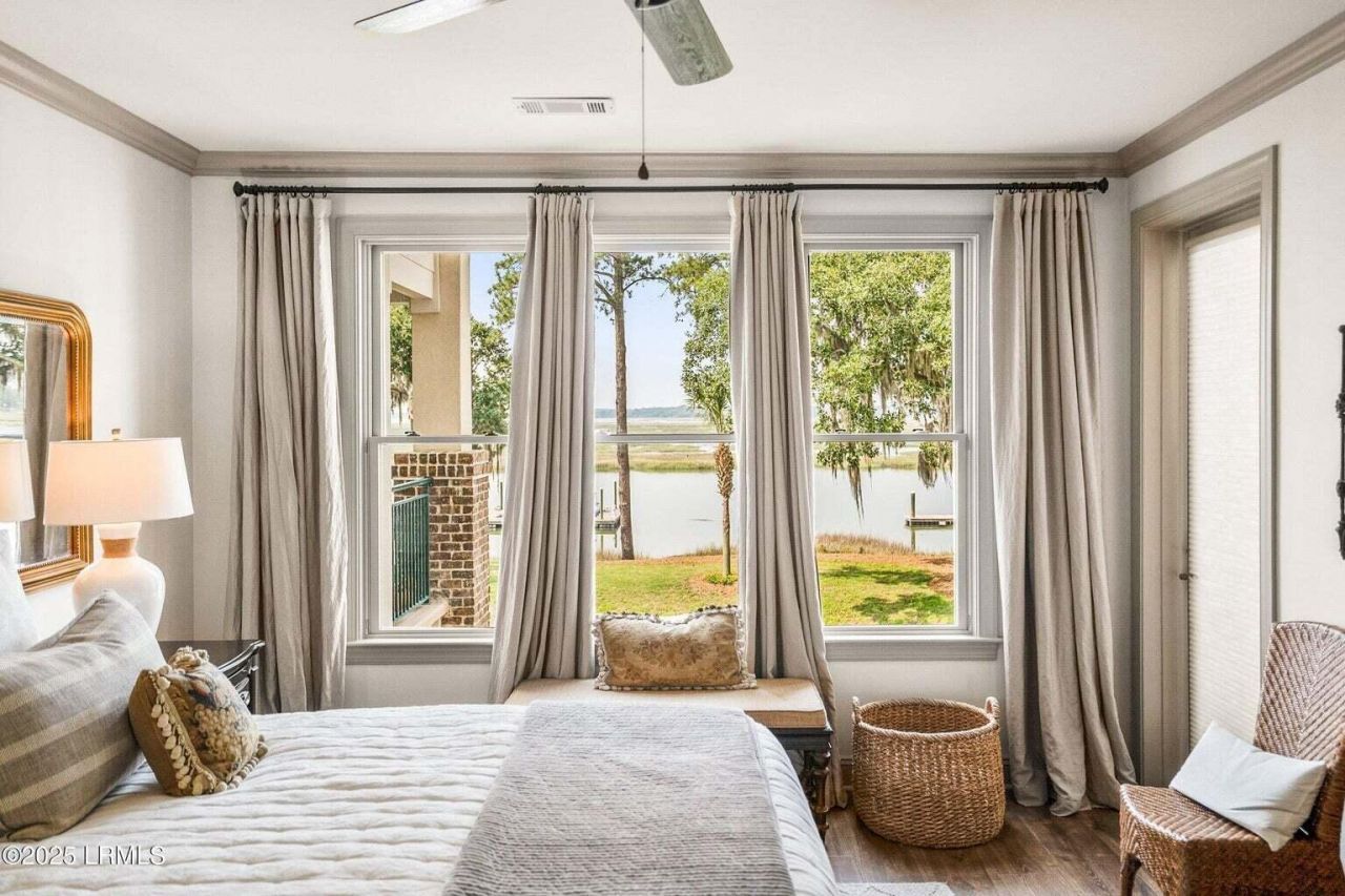 15 Sunset Boulevard Photo 28