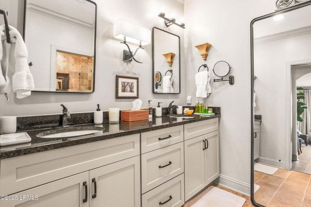 15 Sunset Boulevard Photo 30