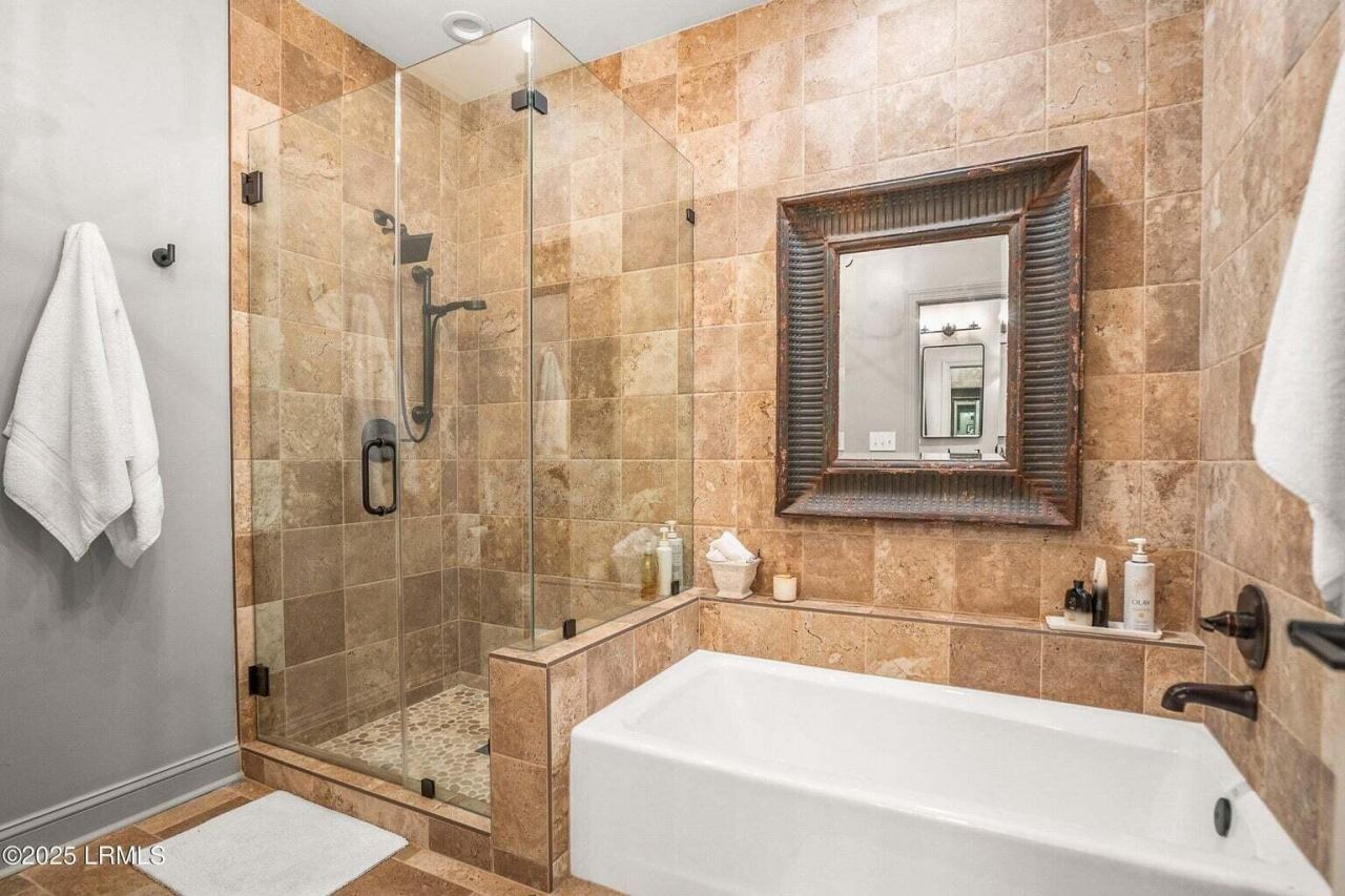 15 Sunset Boulevard Photo 32