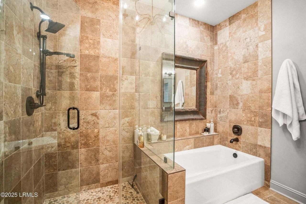 15 Sunset Boulevard Photo 33