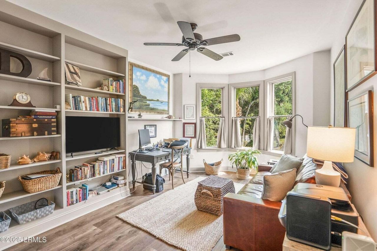 15 Sunset Boulevard Photo 35