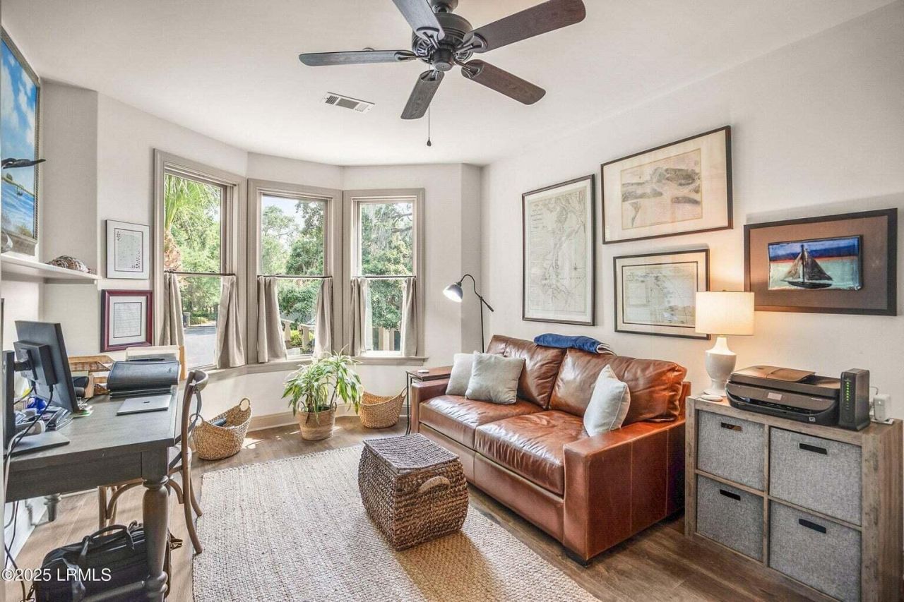 15 Sunset Boulevard Photo 36