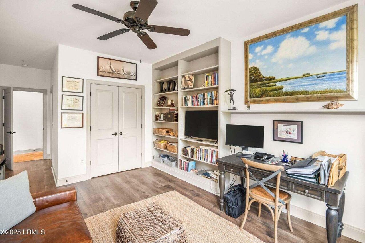 15 Sunset Boulevard Photo 37