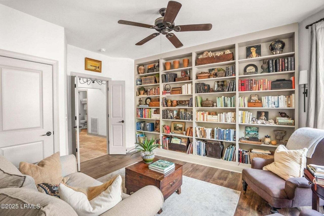 15 Sunset Boulevard Photo 41