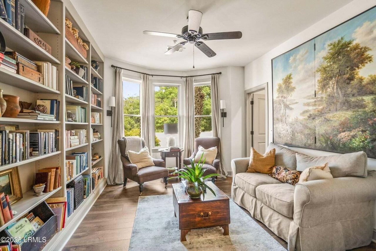 15 Sunset Boulevard Photo 42