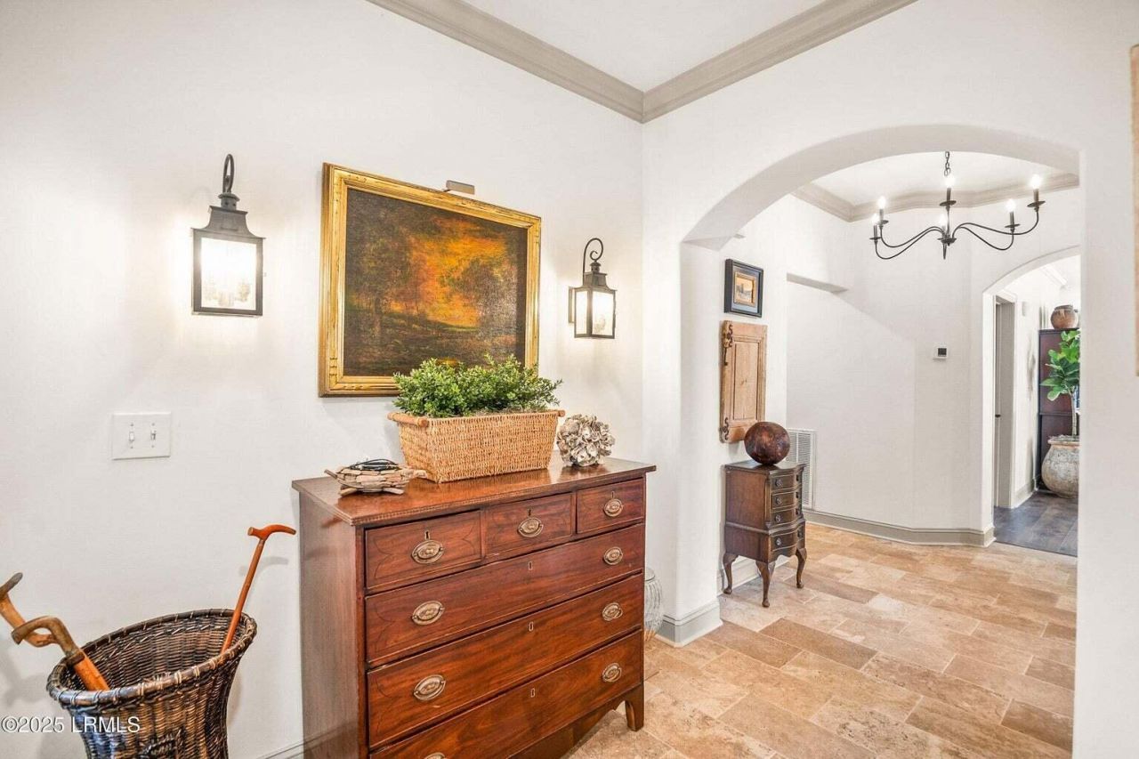 15 Sunset Boulevard Photo 43